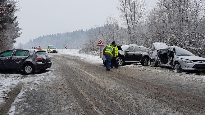 Huda prometna nesreča pri Kočevskih Poljanah. FOTO: Tanja Jakše Gazvoda