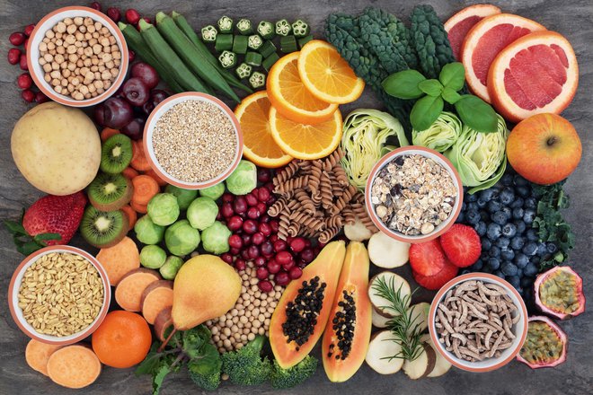 Za primeren vnos poskrbimo z uživanjem sadja, zelenjave in polnozrnatih žit. FOTO: Guliver/Getty Images