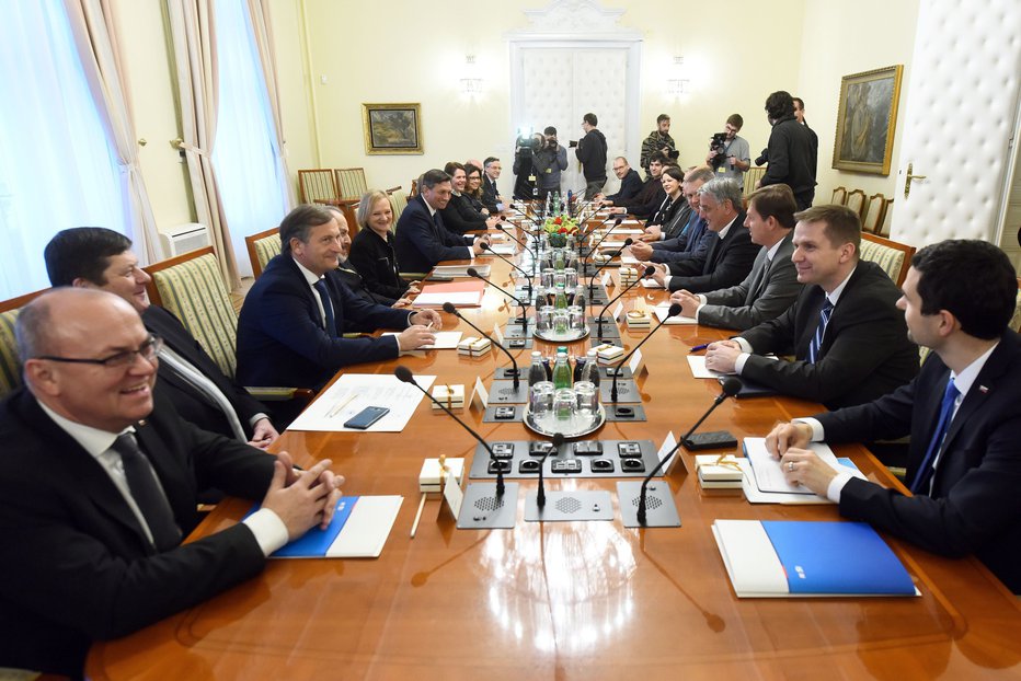 Fotografija: Predsednik republike Borut Pahor je z vodji parlamentarnih strank in poslanskih skupin spregovoril o spremembah volilne zakonodaje. FOTO: Urad predsednika republike