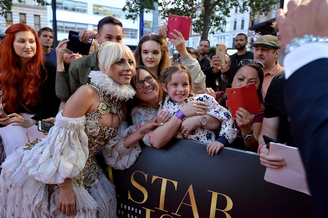 Lady Gaga na londonski premieri filma Zvezda je rojena FOTO: Guliver/getty Images