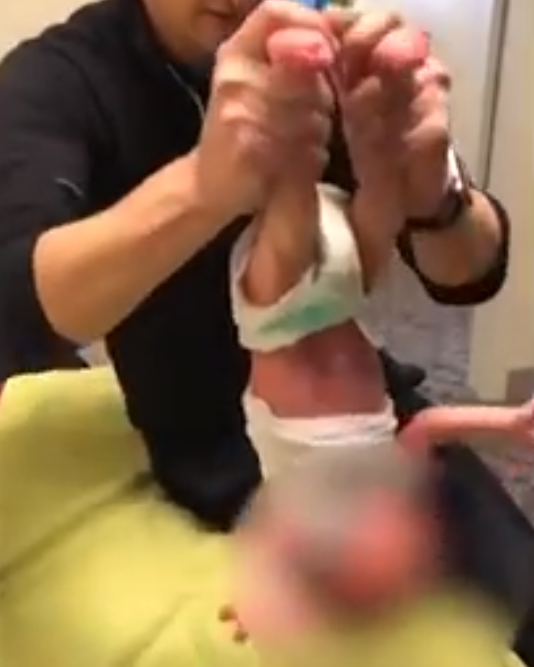 Fotografija: Dojenček je jokal na ves glas. FOTO: Youtube, posnetek zaslona