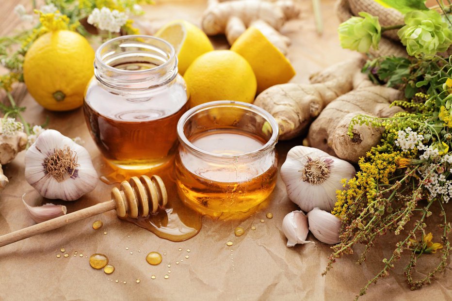 Fotografija: Med in česen sta močna naravna antibiotika. FOTO: Thinkstock