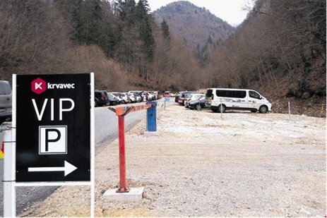 Fotografija: Družba RTC Krvavec je uredila VIP-parkirišče. FOTO: Direktor občinske uprave Cerklje na Gorenjskem