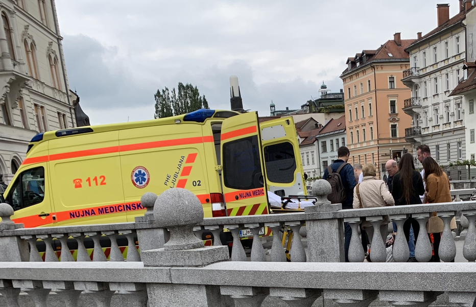 Fotografija: Nesreča na Prešernovem trgu. FOTO: Patricija, bralka poročevalka