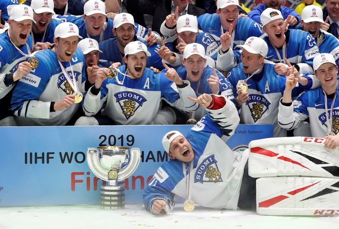 Finski hokejisti so si dva od treh šampionskih pokalov priigrali na Slovaškem. FOTO: Reuters