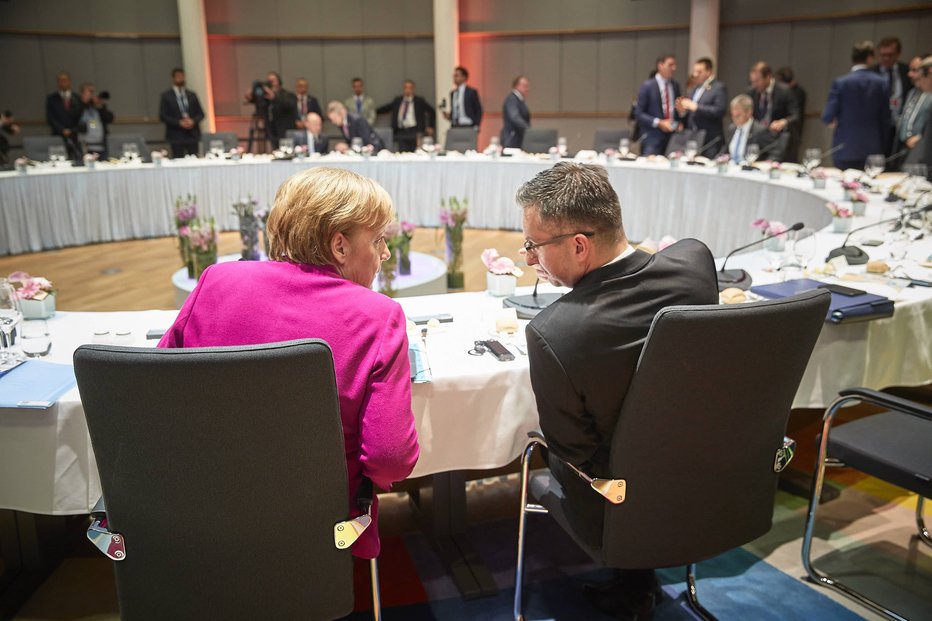 Fotografija: Angela Merkel in Marjan Šarec. FOTO: Svet EU