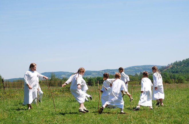 Ponazoritev pastirskega plesa FOTO: Krajinski Park Kolpa