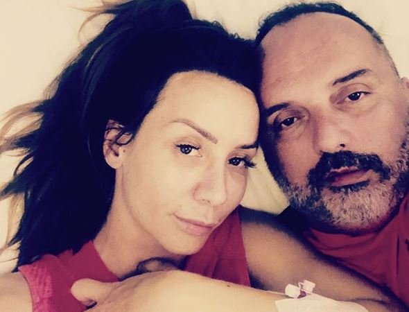 Fotografija: Tony Cetinski z ženo v bolnišnici. FOTO: Instagram