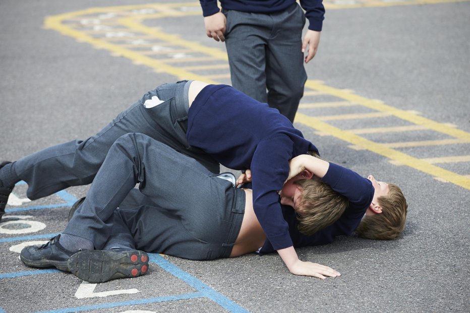 Fotografija: Pretepenega učenca so peljali na urgenco. Fotografija je simbolična. FOTO: guliver/Getty Images
