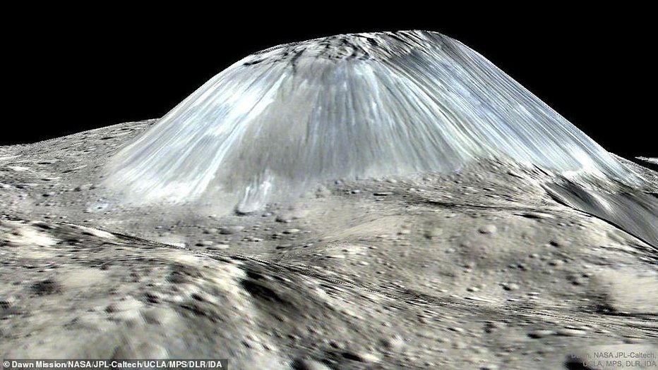 Fotografija: Goro na Ceresu so poimenovali Ahuna Mons. FOTO: Nasa
