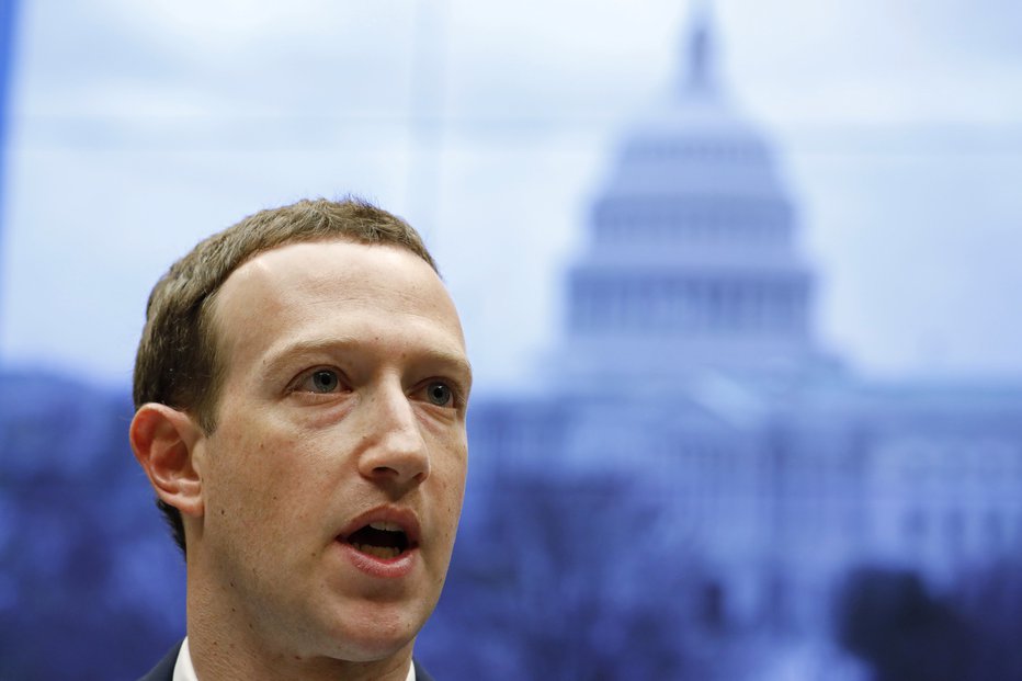 Fotografija: Ustanovitelj in direktor Facebooka Mark Zuckerberg na zaslišanju v ameriškem kongresu FOTO: REUTERS