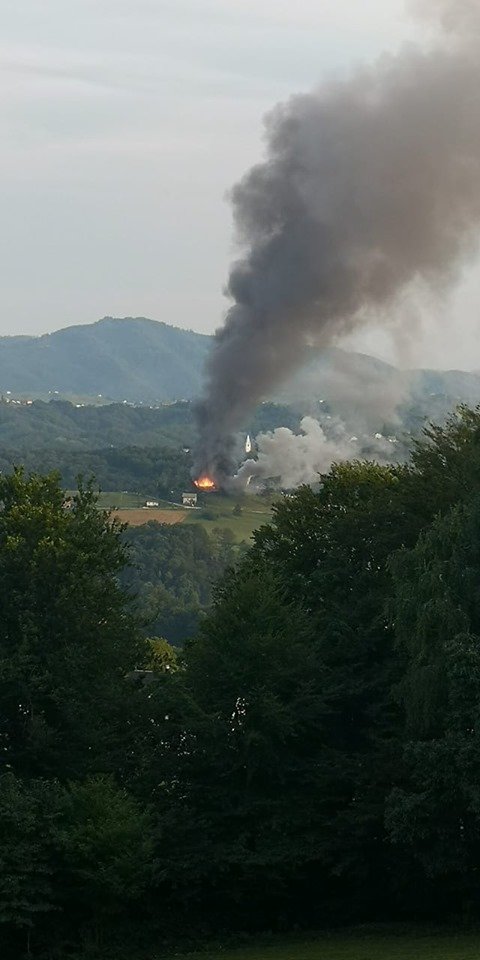 Fotografija: Požar v Šmarju pri Jelšah. FOTO: Facebook