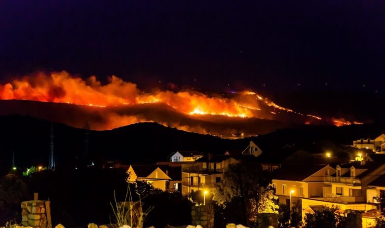 Fotografija: Požar je podtaknila domača piromanka. FOTOGRAFIJI: Cropix