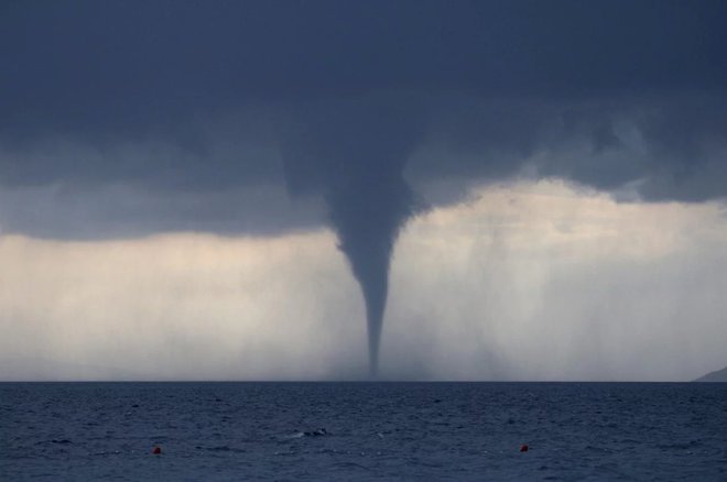 Pri Makarski na hrvaški obali je besnel tornado. FOTO: zadarski.hr