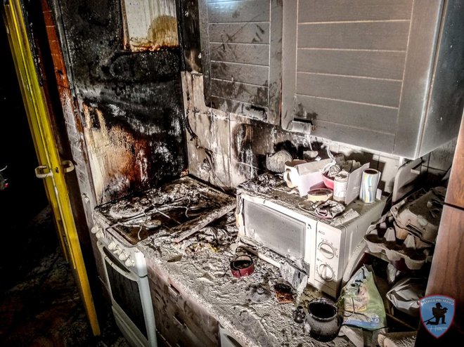 V Jelendolu je požar uničil kuhinjo v bloku. FOTO: Pgd Bistrica Pri Tržiču