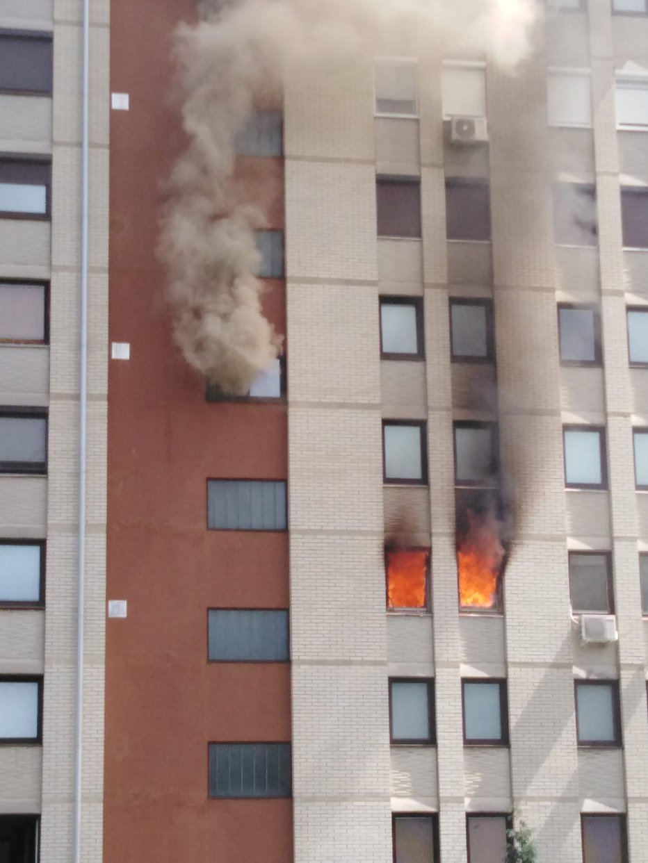 Fotografija: Zagorelo je v tretjem nadstropju. Foto: Facebook