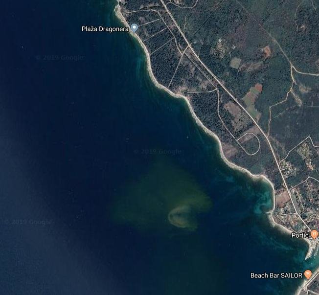 Fekalije v hrvaškem morju so vidne iz vesolja. FOTO: Google Maps, posnetek zaslona