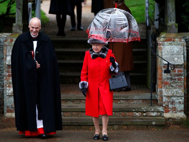 Kraljici največ pomeni božična maša in da se na njej zbere vsa družina. FOTO: REUTERS