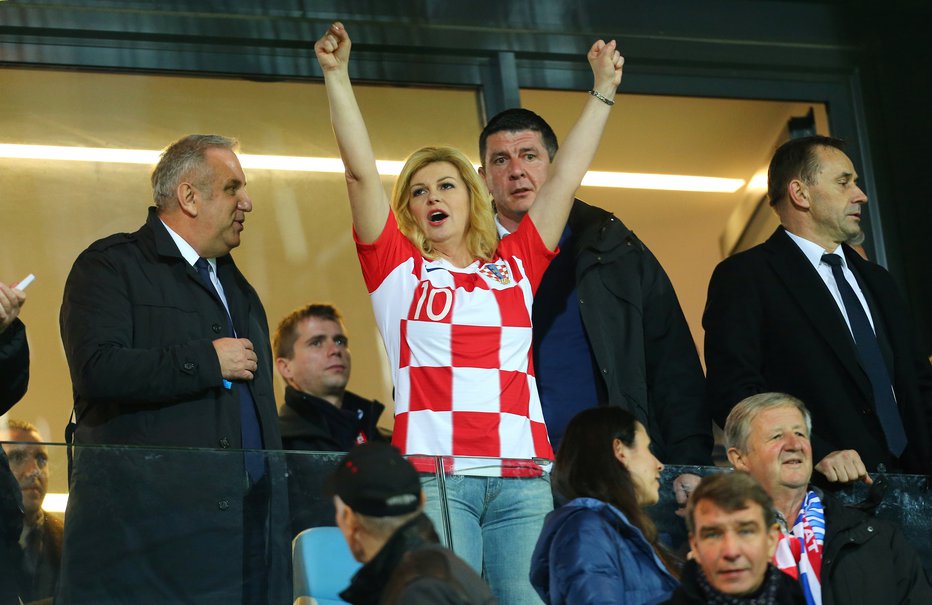 Fotografija: Kolinda je znana po tem, da strastno navija za hrvaške nogometaše. FOTO: Reuters