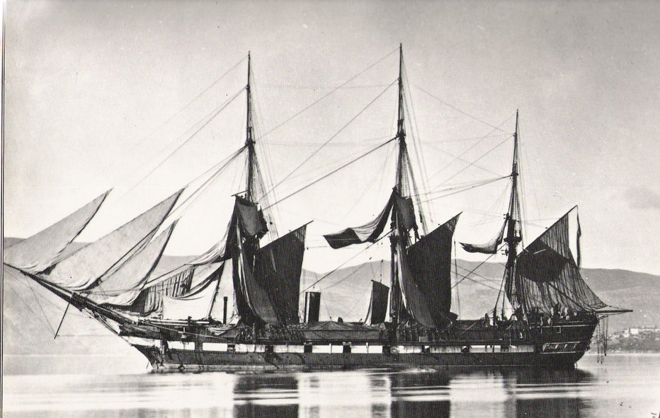 Fotografija: Korveto nadvojvode Friderika, eno najstarejših ladij avstro-ogrske flote, so izbrali za pomembno pomorsko ekspedicijo z jasnim ciljem diplomatskega in gospodarskega povezovanja monarhije z Azijo, Severno in Južno Ameriko ter Pacifikom. FOTO: David Lauder
