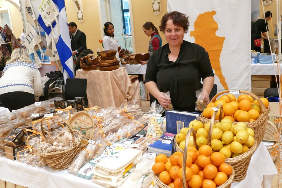 Fotografija: Na stojnici Cipra so ponujali mandarine, limone in pomaranče.