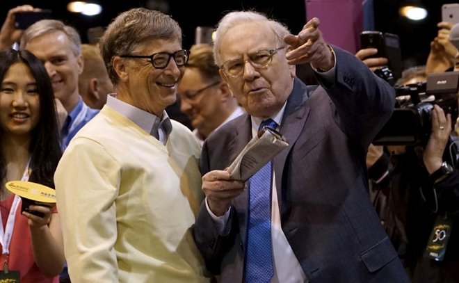 Gates in Buffett bosta velik del svojih milijard namenila dobrodelnim organizacijam. FOTO: Reuters