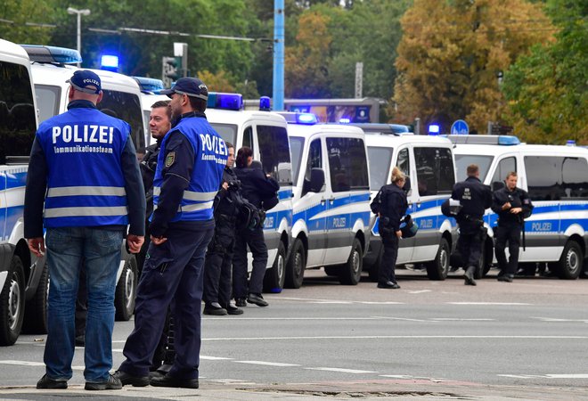 V Chemnitzu so razmere zaradi smrti 35-letnega Nemca kubanskega rodu napete že od nedelje. FOTO: John Macdougall/Afp