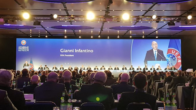 Navzoče na Uefinem kongresu v Rimu je pozdravil tudi Fifin predsednik Gianni Infantino. FOTO: Jernej Suhadolnik