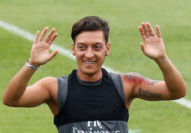 Mesut Özil je razburil Kitajce s podporo Ujgurom, zaradi česar so na Kitajskem umaknili s sporeda tekmo Arsenala. FOTO: Edgar Su/Reuters