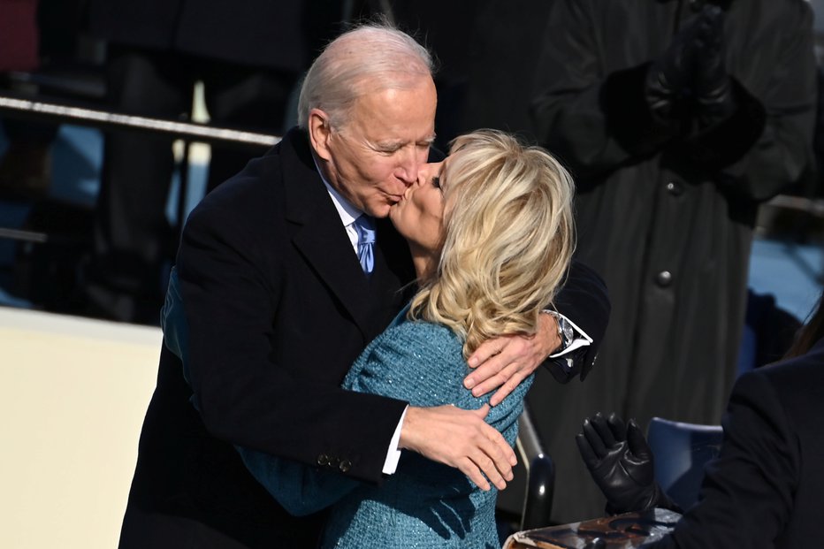 Fotografija: Prvi ameriški par je zaprisego zapečatil s poljubom. FOTO: Reuters