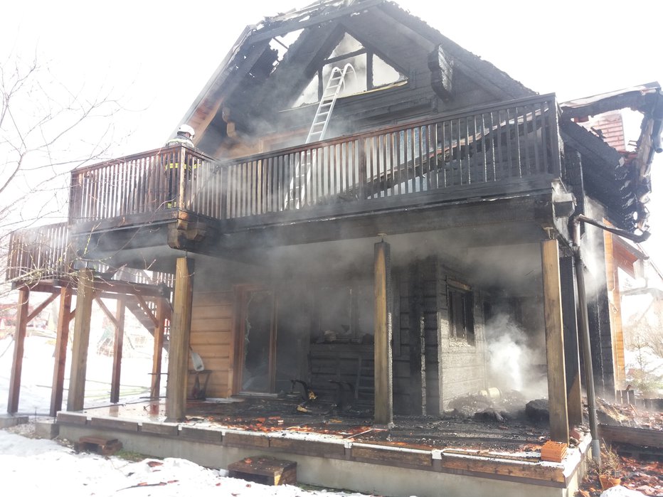 Fotografija: Požar je uničil stanovanjsko hišo v Bovcu. FOTO: arhiv občinskega štaba civlne zaščite Bovec