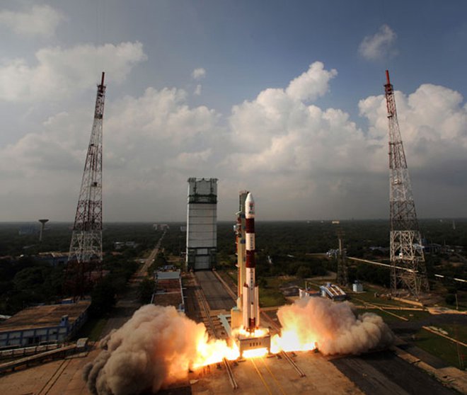 Raketo, ki je satelit ponesla v orbito, so izstrelili iz indijskega vesoljskega centra Satish Dhawan. FOTO: Handout/Reuters Pictures