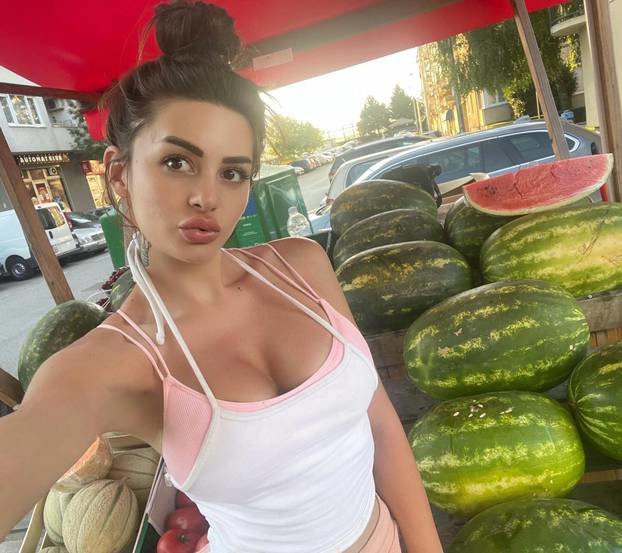 Zdaj prodaja lubenice. FOTO: Instagram