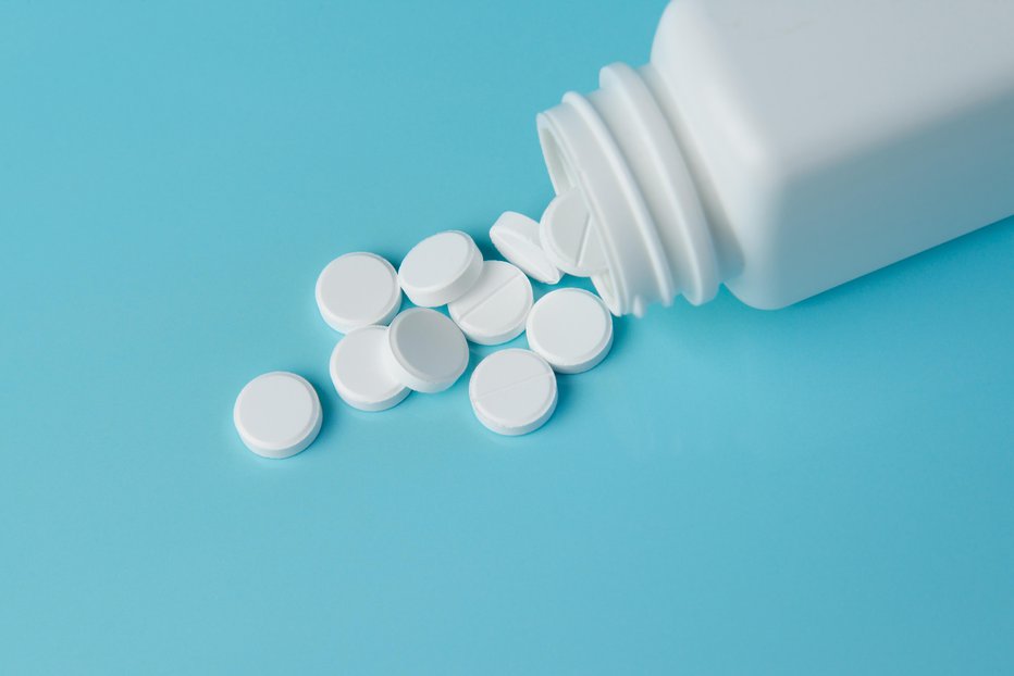 Fotografija: Bolečine največkrat lajšamo s tabletami, ki vsebujejo paracetamol. FOTO: Viktoriianovokhatska/Gettyimages
