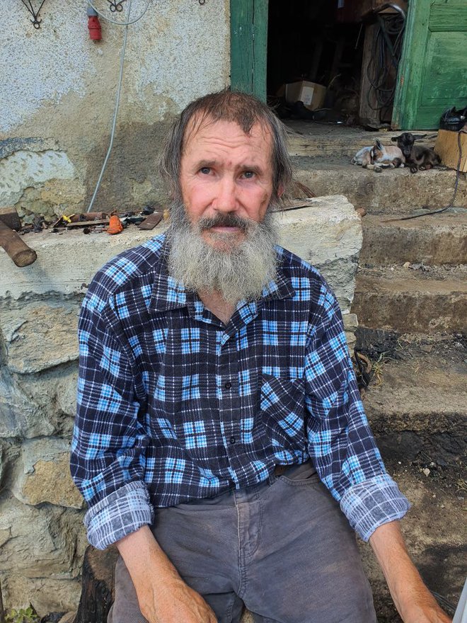 Anton Trebežnik je podoživel usodo izpred 15 let, ko mu je zgorel dom. FOTO: Robi Jan