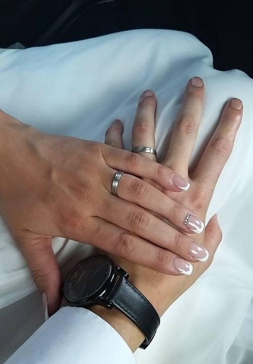 Fotografija: Renato in Patti sta pokazala poročna prstana. FOTO: Osebni arhiv