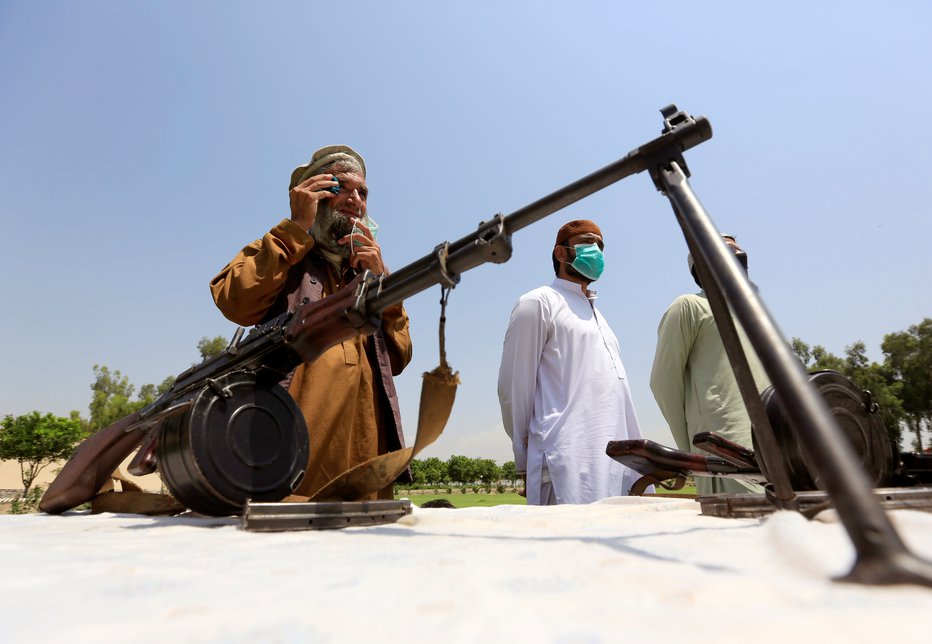 Fotografija: Talibani nadaljujejo svojo ofenzivo. FOTO: Parwiz Reuters