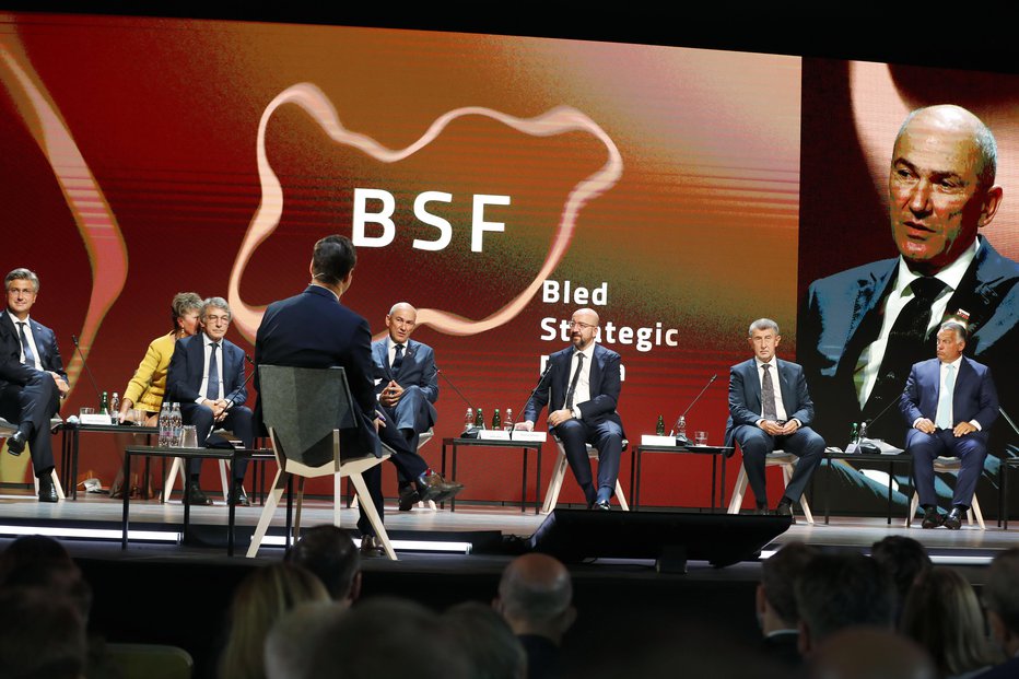 Fotografija: Začetek strateškega foruma Bled, na katerem je letos rekordna udeležba tujih voditeljev. FOTO: Leon Vidic/delo