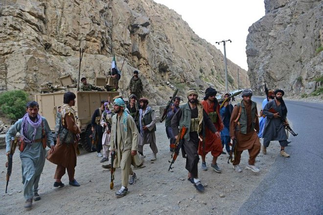 Varuhi vhoda v dolino Pandžšir, pripadniki milice Ahmeda Masuda<br />
FOTO: Ahmad Sahel Arman/Getty Images