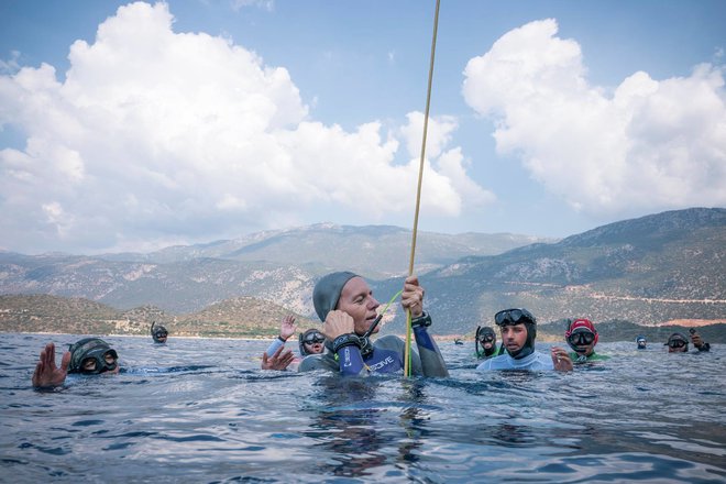 Štiridesetletnica je na tekmovanju v turškem Kasu z dvojno plavutjo dosegla nov svetovni rekord. FOTO: Federico Buzzoni in Jindriška Zajacova