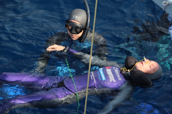 Štiridesetletnica je na tekmovanju v turškem Kasu z dvojno plavutjo dosegla nov svetovni rekord. FOTO: Federico Buzzoni in Jindriška Zajacova