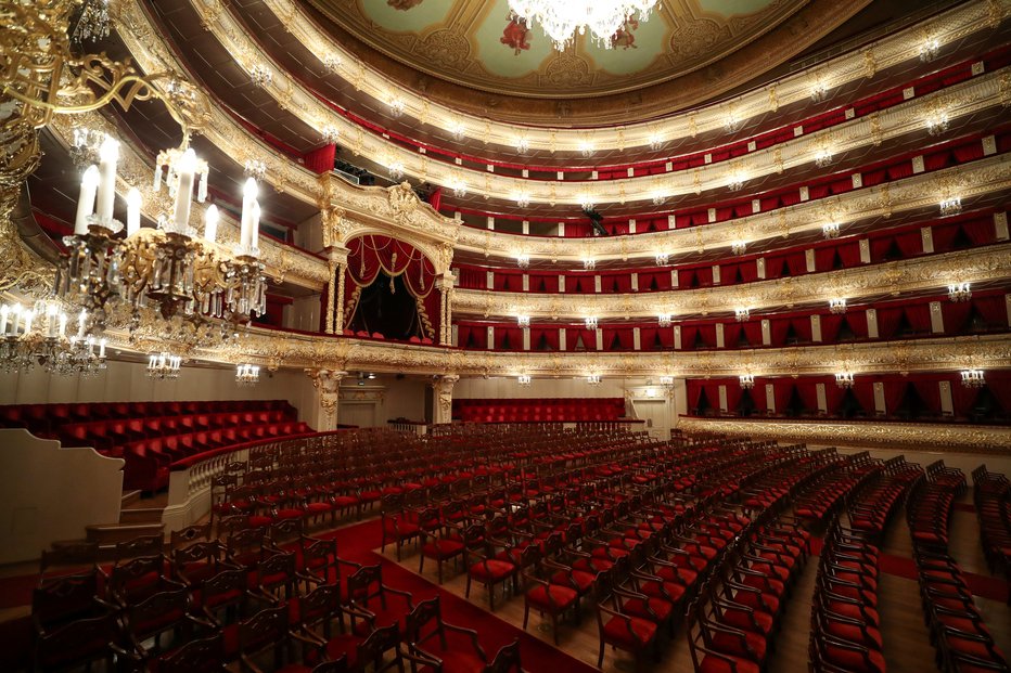Fotografija: To ni prva nesreča v Bolšoj teatru. Leta 2013 je umrl violinist, potem ko je padel v prostor za orkester pod odrom. FOTO: Evgenia Novozhenina, Reuters
