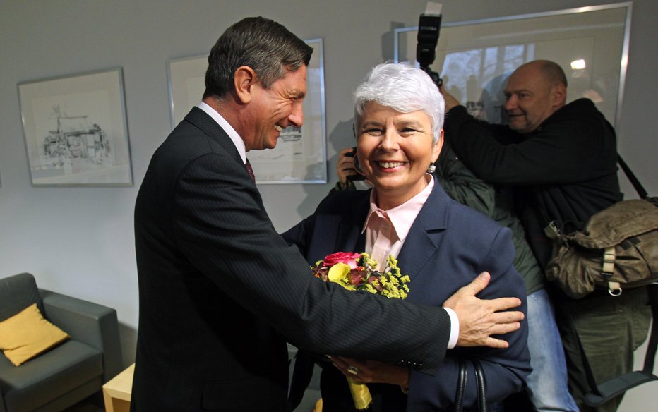 Fotografija: Jadranki Kosor je poleg Boruta Pahorja simpatijo v javnosti izkazal vsaj še en Slovenec, ki pa javnosti ni znan. Fotografija je bila posneta leta 2012. FOTO: Blaž Samec, Delo
