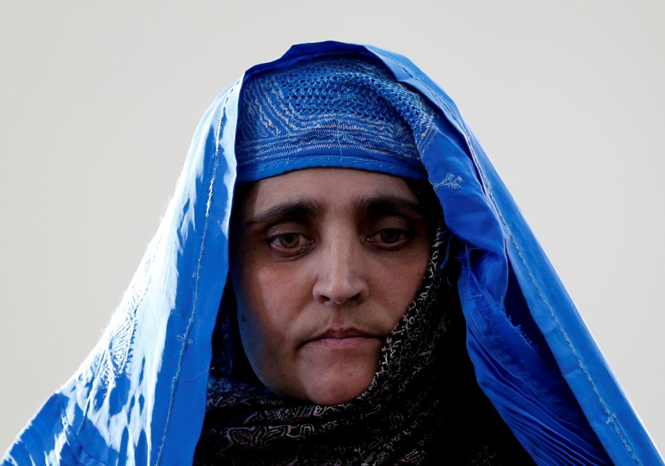 Fotografija: Šarbat Gula po izgonu iz Pakistana v Afganistan FOTO: Stringer/Reuters
