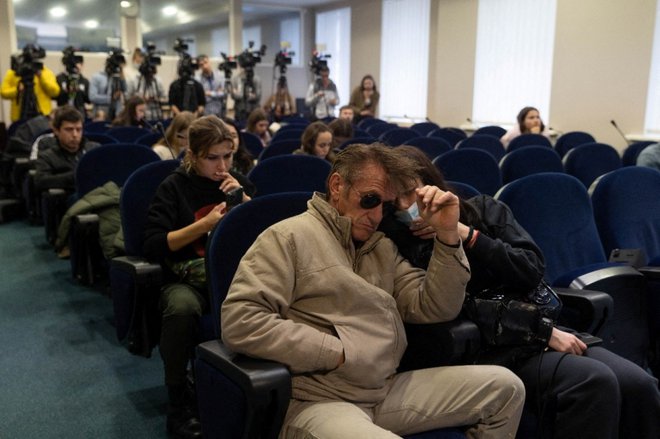Na tiskovni konferenci ukrajinske vlade le nekaj ur pred začetkom vojne FOTO: Reuters
