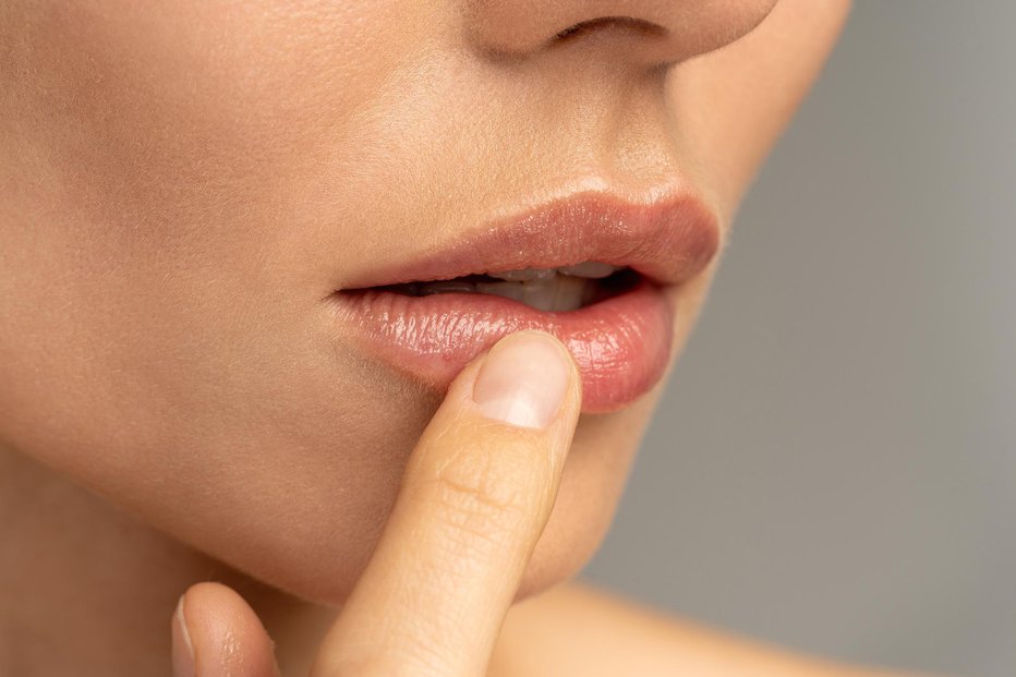Fotografija: Nežni koži ustnic škoduje tudi določena hrana. FOTO: Dima Berlin/Gettyimages
