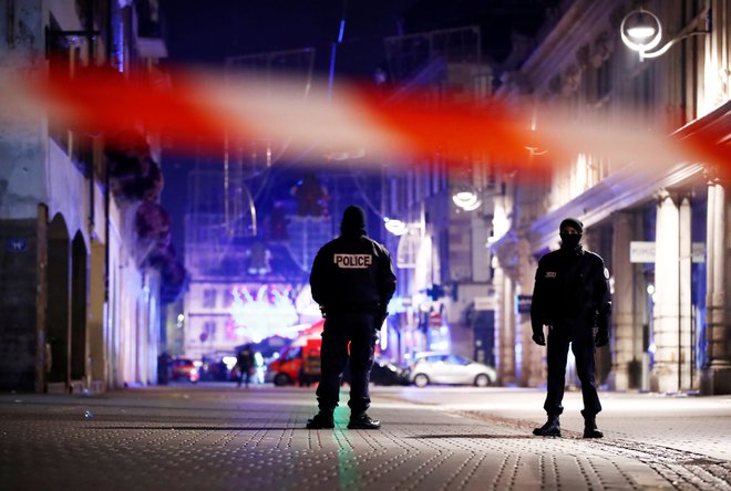 Po doslej znanih podatkih sta umrli dve osebi, trinajst pa je ranjenih. FOTO: Christian Hartmann/Reuters