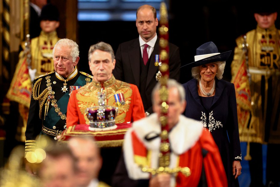 Fotografija: Kraljico sta zastopala princa. FOTO: Hannah Mckay/Reuters
