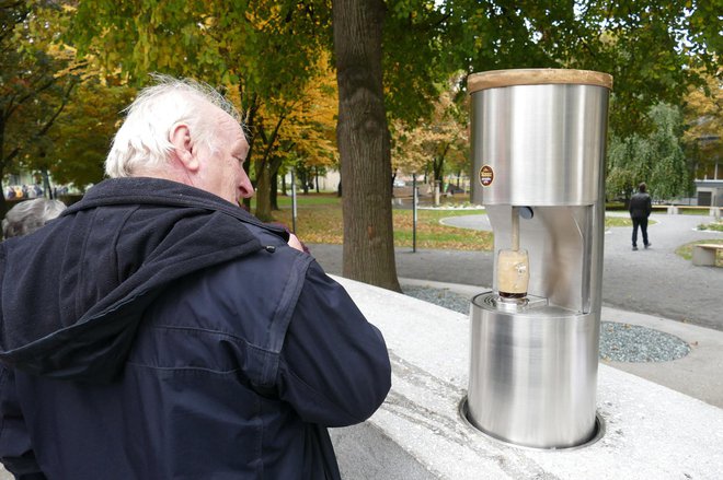 Fontana piv Zeleno zlato v Žalcu je poklon hmeljarski tradiciji. Foto: Primož Hieng
