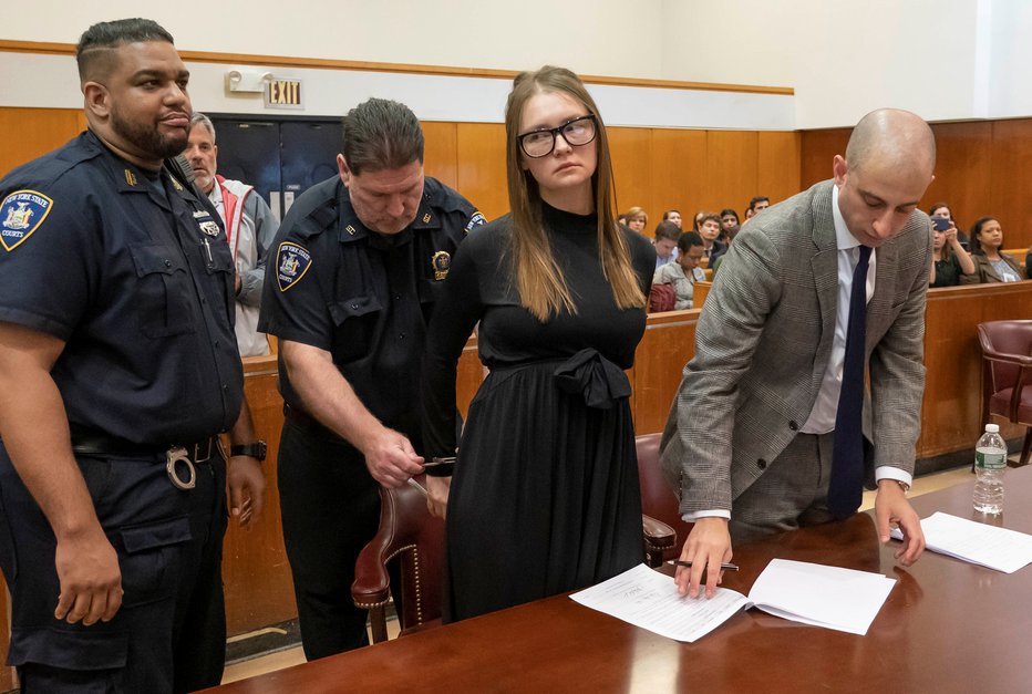 Fotografija: Anna Sorokin na sodišču leta 2019. FOTO: Pool, Reuters
